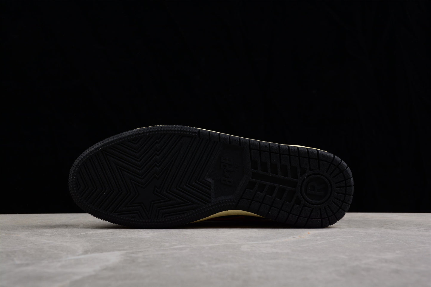 Baskets basses BAPE STA rouges, blanches et noires