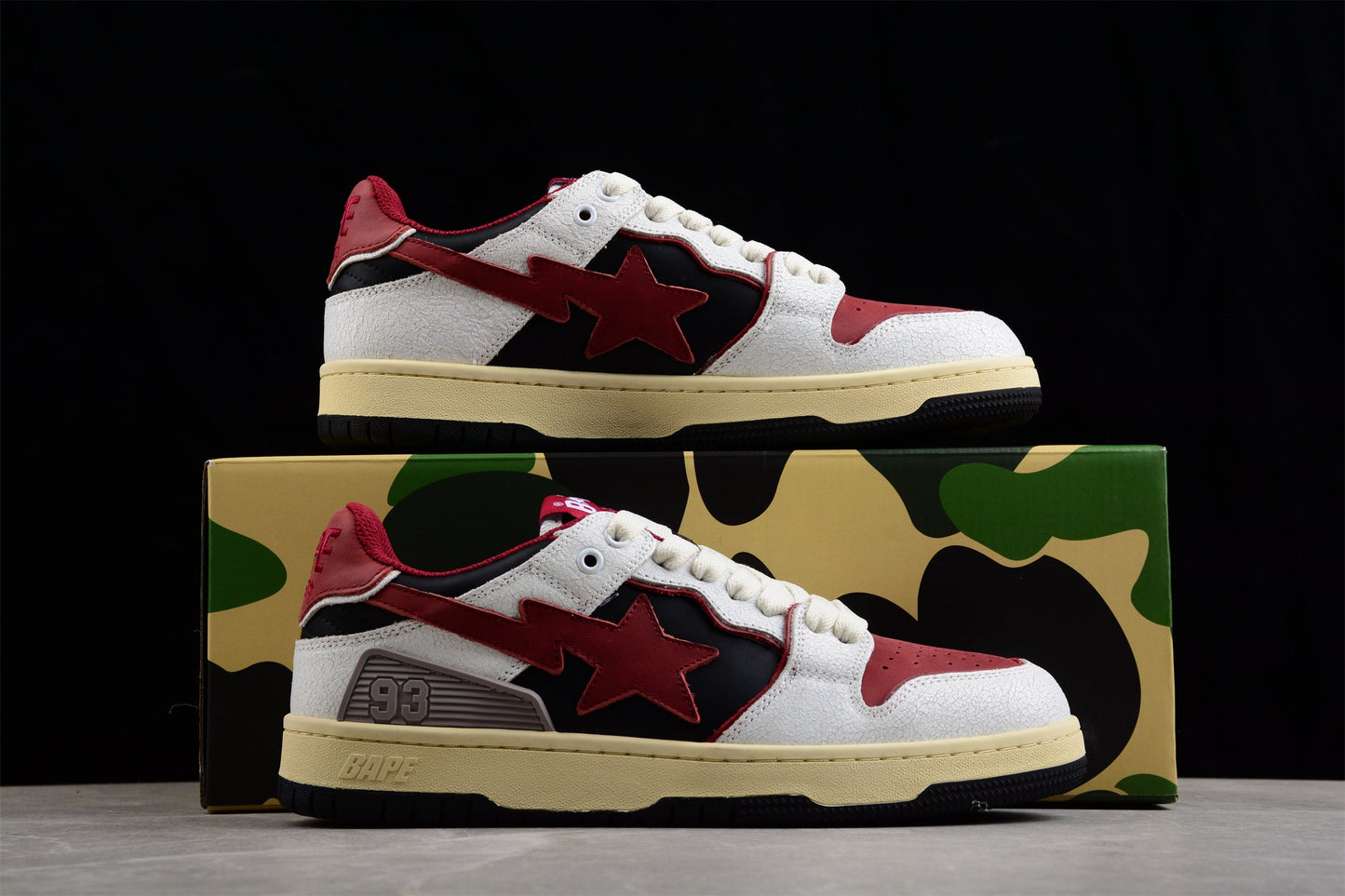 Baskets basses BAPE STA rouges, blanches et noires