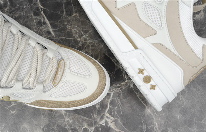 Baskets Louis Vuitton LV Skate beiges et blanches