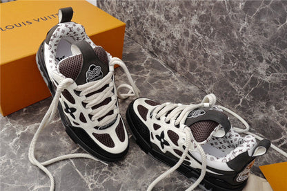 Baskets Louis Vuitton LV Skate blanches et noires