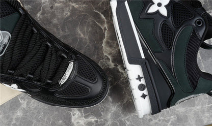 Baskets Louis Vuitton LV Skate noires et blanches