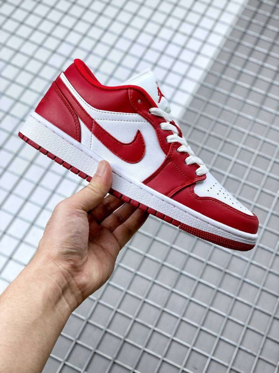 JORDAN 1 LOW x GYM ROUGE BLANC 