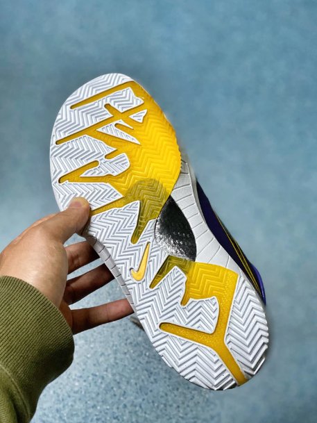 NIKE KOBE 4 x LOS ANGELES LAKERS INVINCIBLES