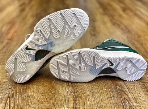 NIKE KOBE 4 x MILWAUKEE BUCKS INVINCIBLES 
