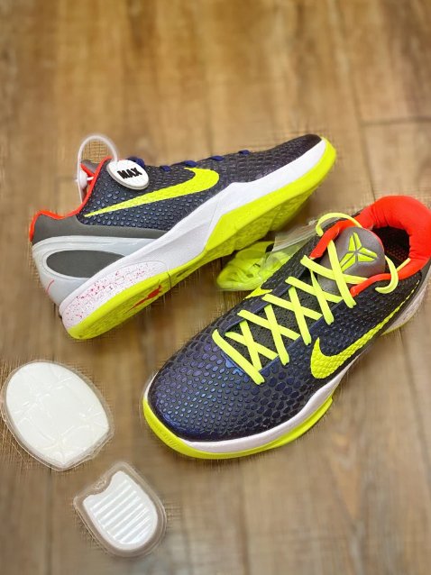 NIKE KOBE 6 x SUPREME CHAOS 