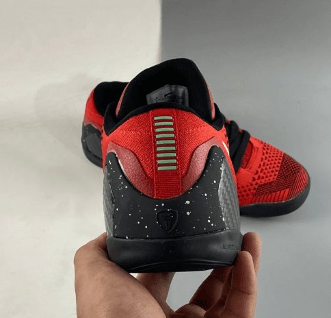 NIKE KOBE 9 x ROUGE UNIVERSITÉ 