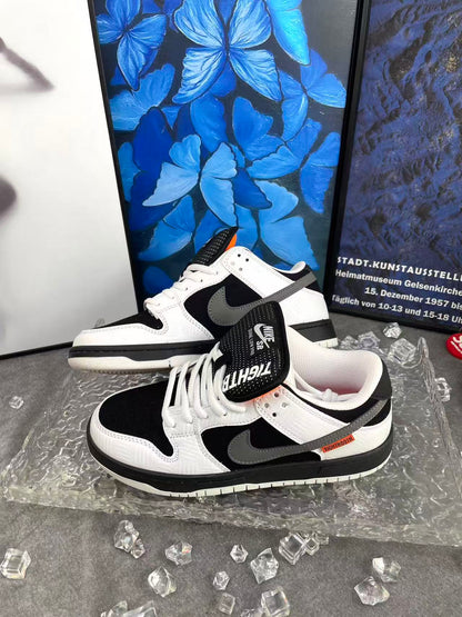 Nike SB Dunk Low 'Reverse Panda' : Un chef-d'œuvre monochrome réinventé.