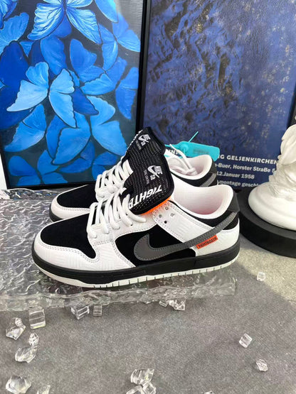 Nike SB Dunk Low 'Reverse Panda' : Un chef-d'œuvre monochrome réinventé.