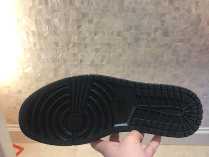 JORDAN 1 MID x VERNIS NOIR BLANC OR 