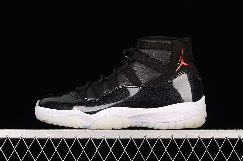 AIR JORDAN 11 RETRO 72-10 NOIR/NOIR/ROUGE UNIVERSITAIRE