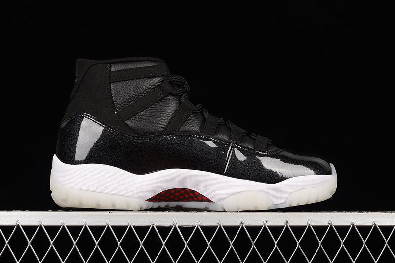 AIR JORDAN 11 RETRO 72-10 NOIR/NOIR/ROUGE UNIVERSITAIRE