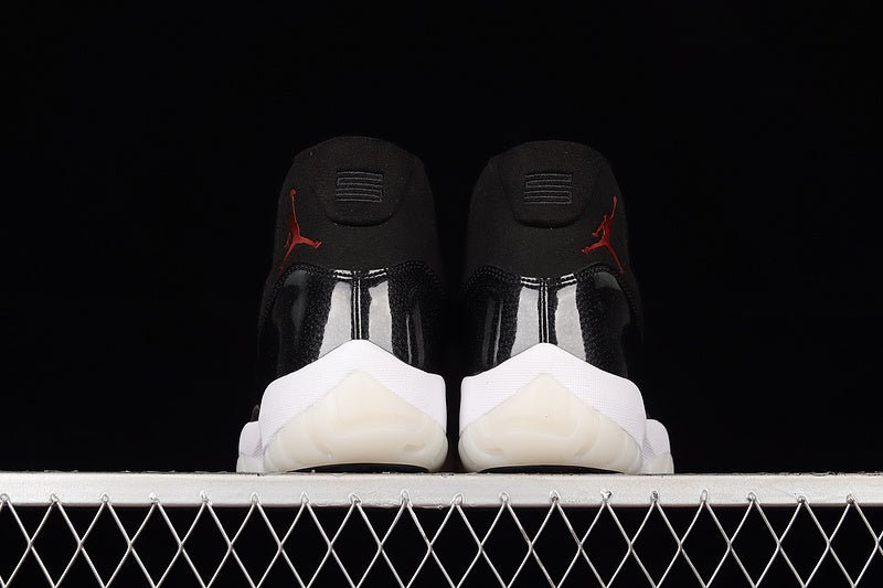 AIR JORDAN 11 RETRO 72-10 NOIR/NOIR/ROUGE UNIVERSITAIRE