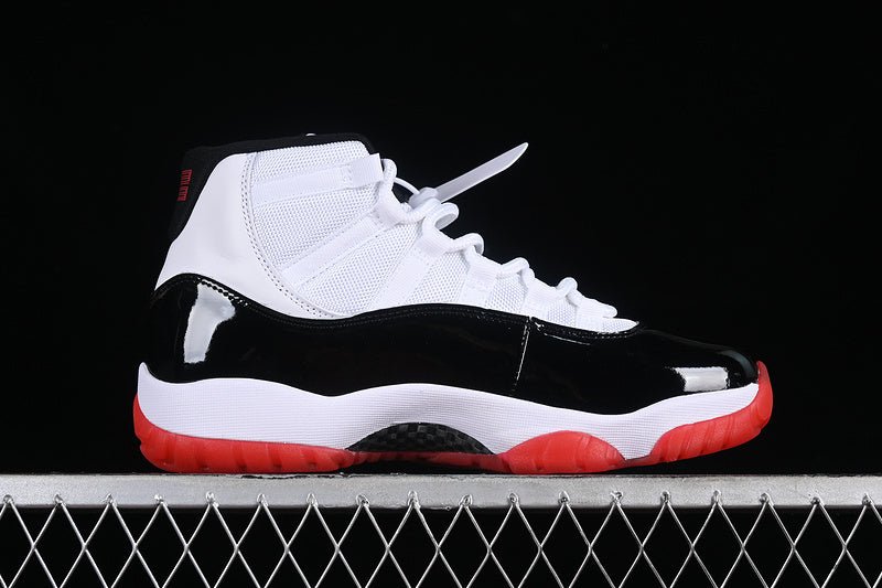 AIR JORDAN 11 RETRO NOIR/BLANC/ROUGE