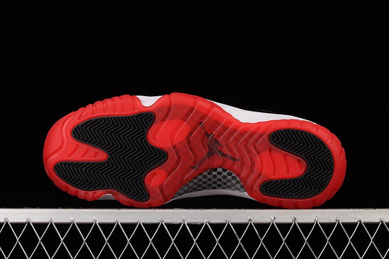 AIR JORDAN 11 RETRO LOW BRED NOIR/ROUGE VRAI/BLANC