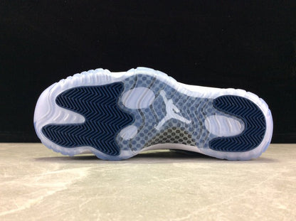 AIR JORDAN 11 RETRO LOW LE SNAKESKIN BLANC/NOIR-MARINE