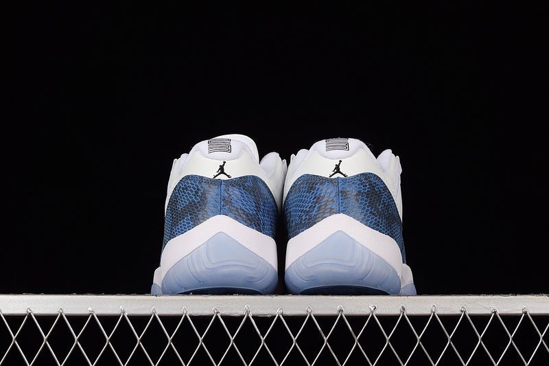 AIR JORDAN 11 RETRO LOW NAVY SNAKESKIN 2019 BLANC/NOIR