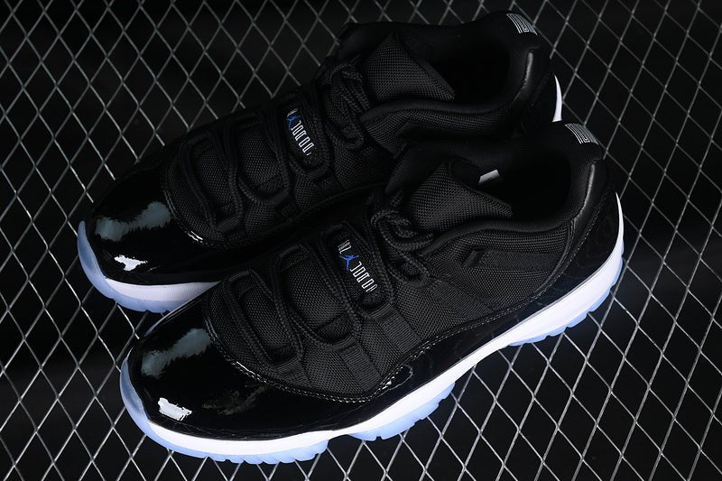 AIR JORDAN 11 RETRO LOW SPACE JAM NOIR