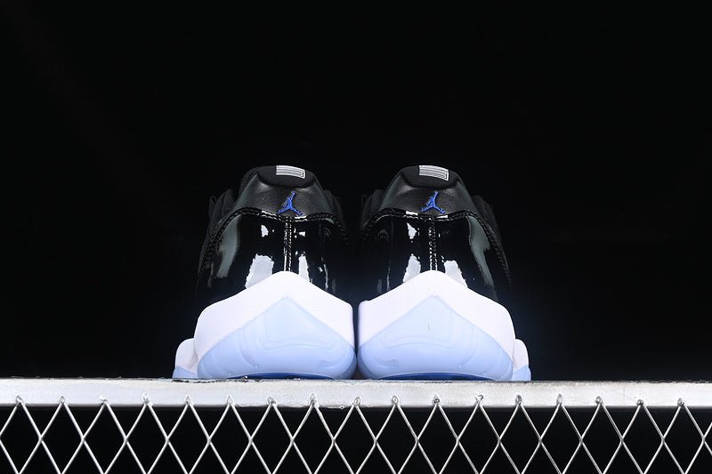 AIR JORDAN 11 RETRO LOW SPACE JAM NOIR