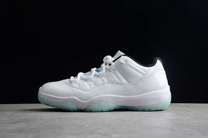 AIR JORDAN 11 RETRO LOW BLANC/BLANC/NOIR/BLEU LÉGENDE