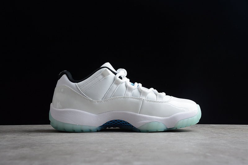 AIR JORDAN 11 RETRO LOW BLANC/BLANC/NOIR/BLEU LÉGENDE