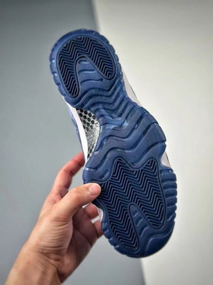 Air Jordan 11 rétro « Midnight Navy » 
