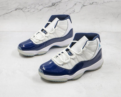 AIR JORDAN 11 RETRO WIN LIKE 82 BLANC/BLEU MARINE NOIRE-BLEU UNIVERSITÉ