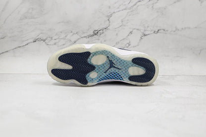 AIR JORDAN 11 RETRO WIN LIKE 82 BLANC/BLEU MARINE NOIRE-BLEU UNIVERSITÉ