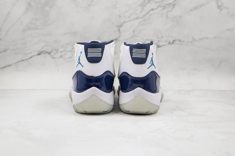 AIR JORDAN 11 RETRO WIN LIKE 82 BLANC/BLEU MARINE NOIRE-BLEU UNIVERSITÉ