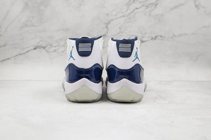 AIR JORDAN 11 RETRO WIN LIKE 82 BLANC/BLEU MARINE NOIRE-BLEU UNIVERSITÉ
