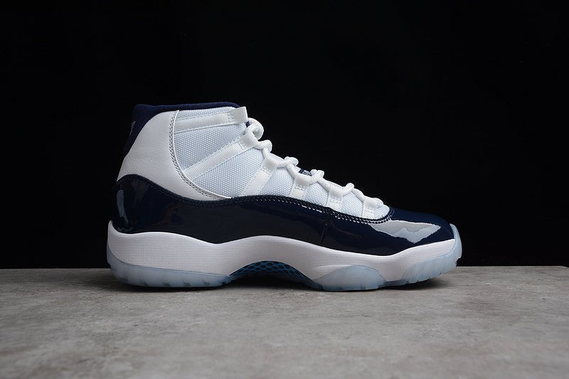 AIR JORDAN 11 RETRO WIN LIKE 82 BLANC/BLEU MARINE NOCTURNE-BLEU UNIVERSITÉ