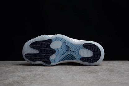 AIR JORDAN 11 RETRO WIN LIKE 82 BLANC/BLEU MARINE NOCTURNE-BLEU UNIVERSITÉ