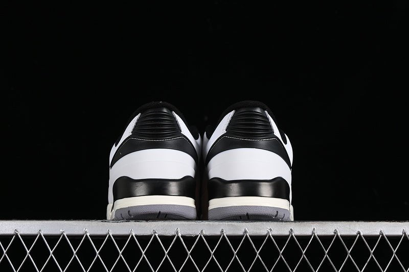 AIR JORDAN 2/3 RETRO BLANC/NOIR/VOILE/GRIS CIMENT 