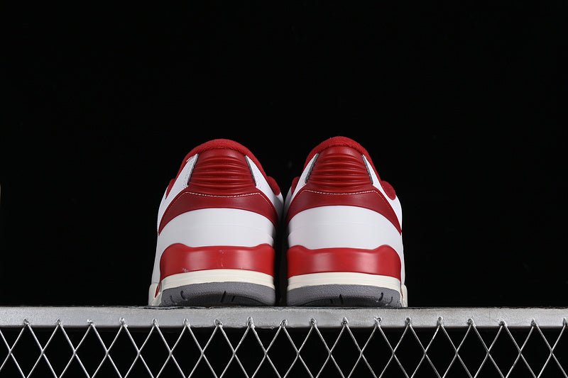 AIR JORDAN 2/3 RETRO BLANC/ROUGE UNIVERSITAIRE/VOILE/GRIS CIMENT