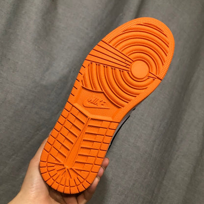 JORDAN 1 LOW x PANNEAU ARRIÈRE BRÛLÉ 