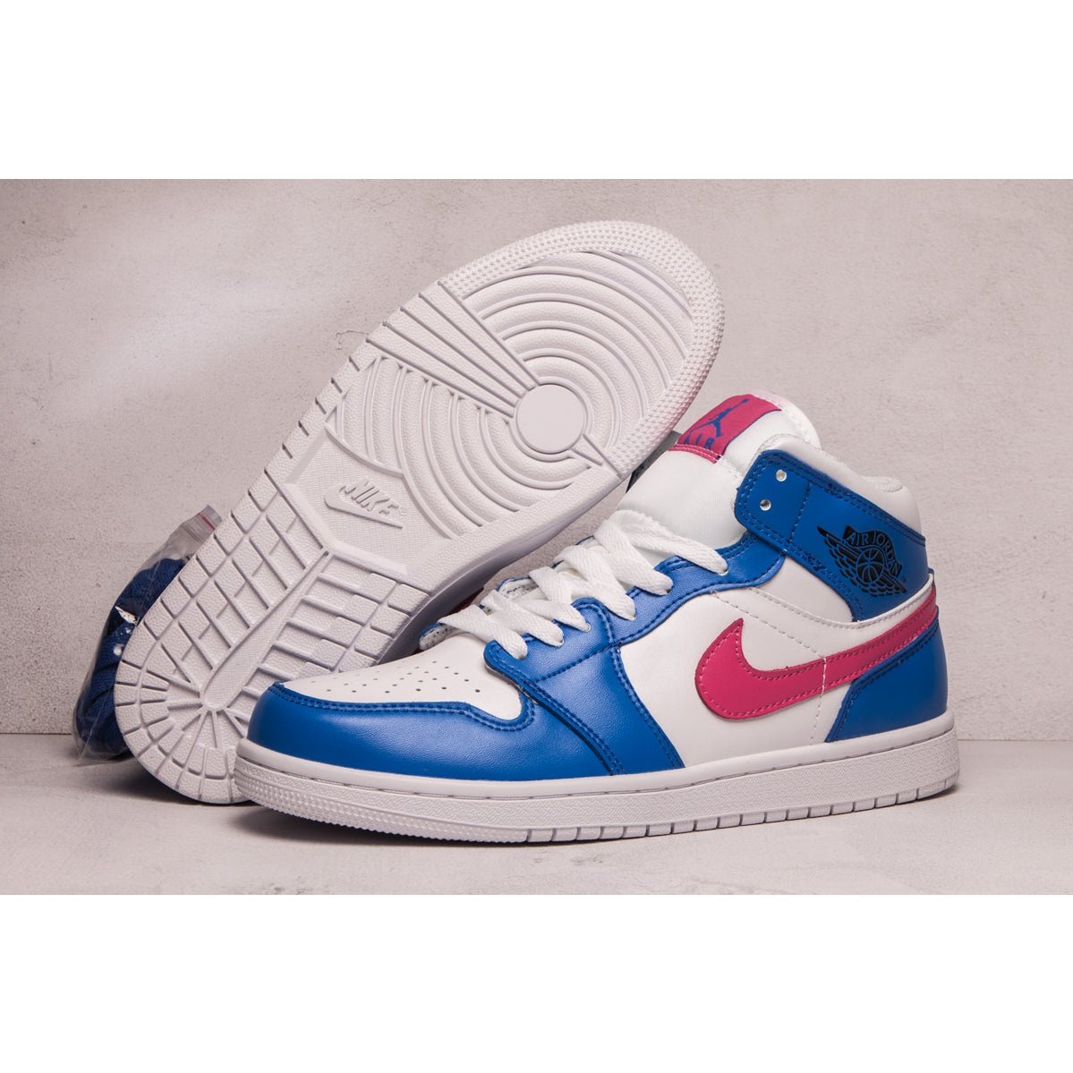 JORDAN 1 MID x HYPER ROYAL HYPER VIOLET 