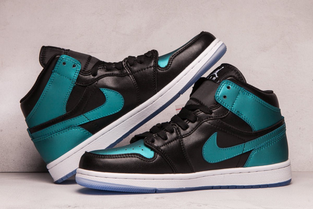 JORDAN 1 MID x NOIR IRIDESCENT 