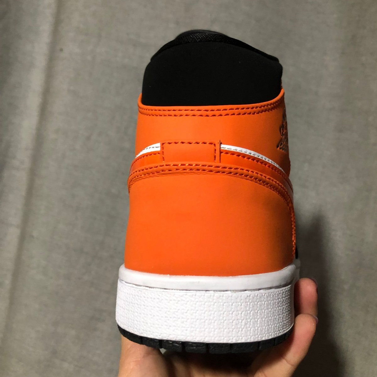 JORDAN 1 MID x PANNEAU DÉCOLLÉ 
