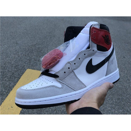 JORDAN 1 RETRO HIGH x GRIS FUMÉ CLAIR 
