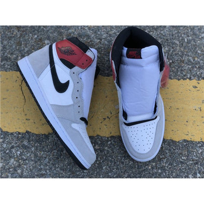 JORDAN 1 RETRO HIGH x GRIS FUMÉ CLAIR 