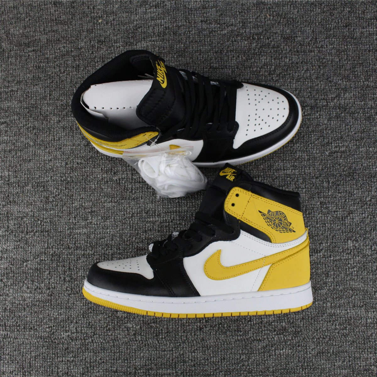 JORDAN 1 RETRO HIGH x OCRÈME JAUNE 