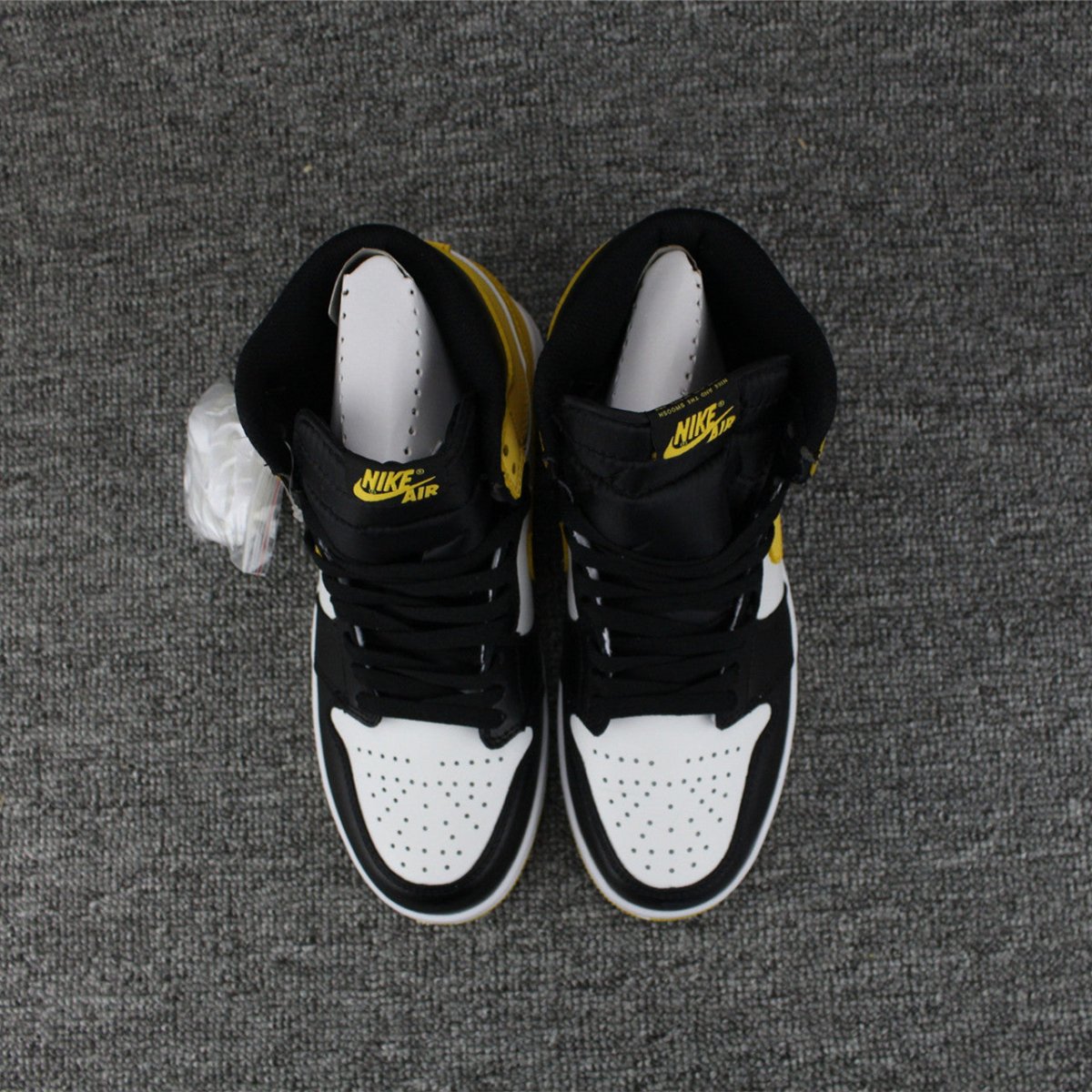 JORDAN 1 RETRO HIGH x OCRÈME JAUNE 