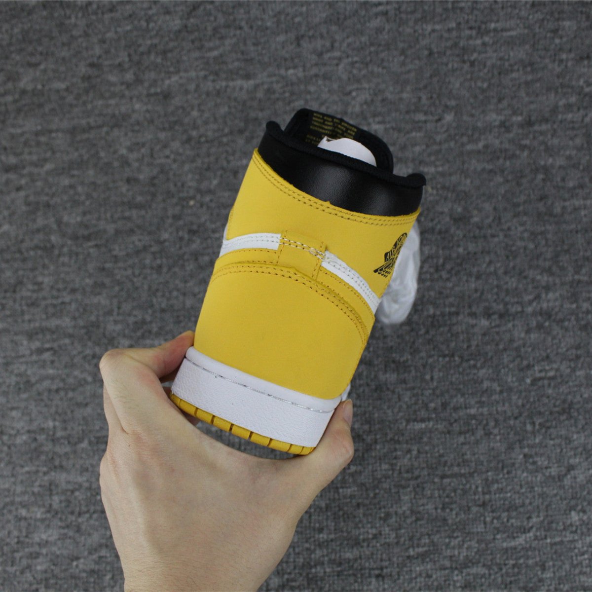 JORDAN 1 RETRO HIGH x OCRÈME JAUNE 