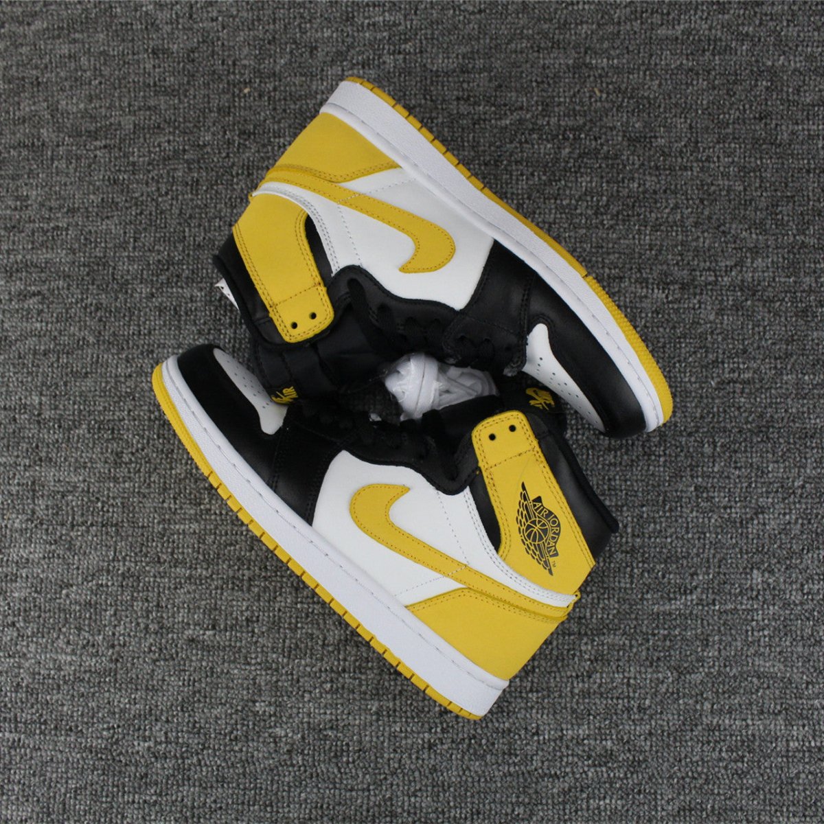 JORDAN 1 RETRO HIGH x OCRÈME JAUNE 