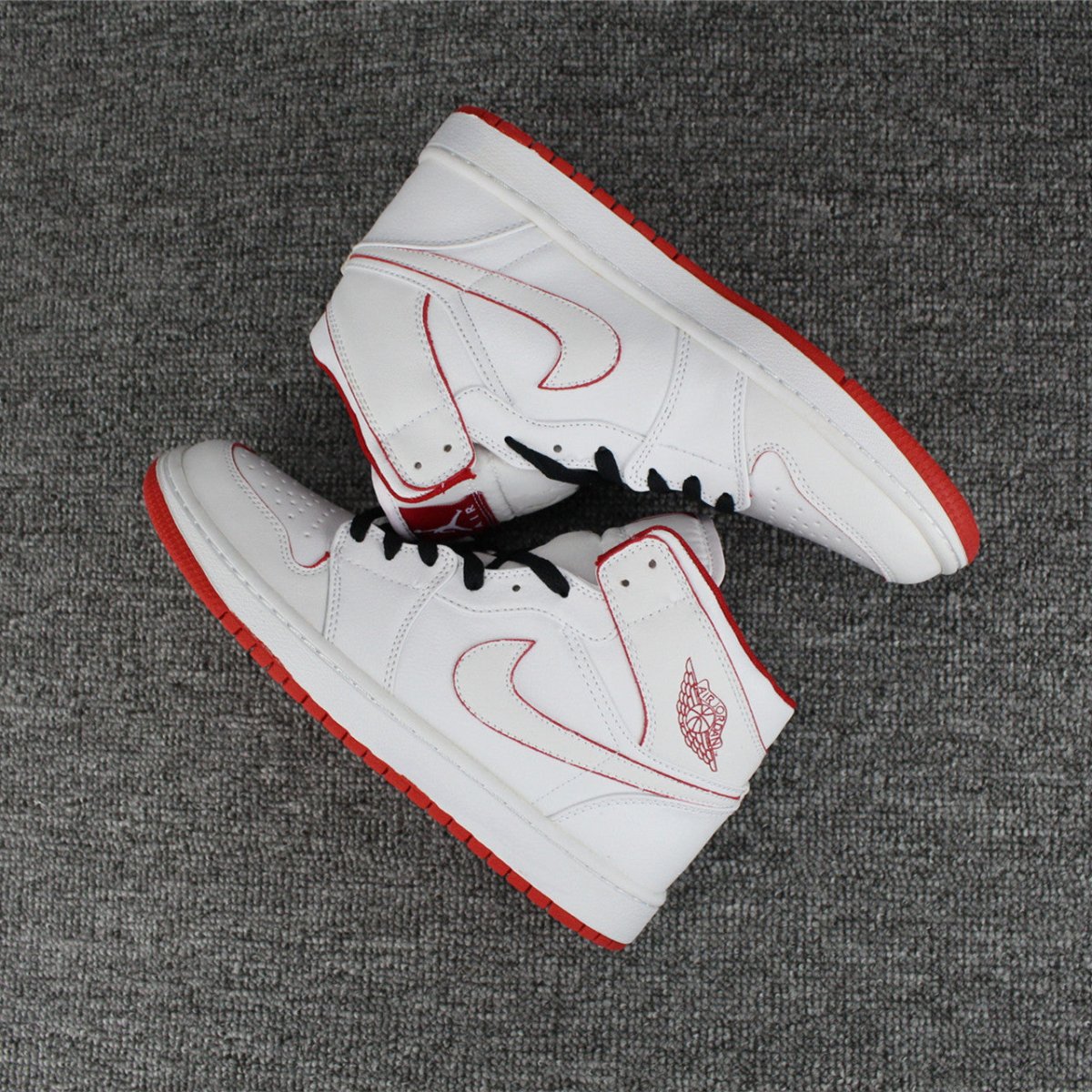 JORDAN 1 RETRO MID x BLANC ROUGE GYM NOIR 