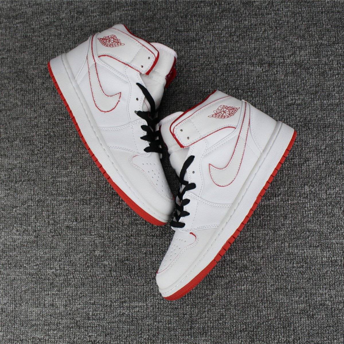 JORDAN 1 RETRO MID x BLANC ROUGE GYM NOIR 