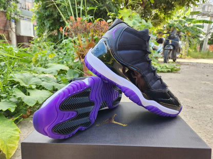 JORDAN 11 Noir et Violet