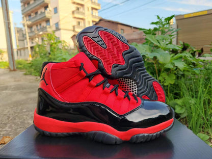 JORDAN 11 Noir et Rouge