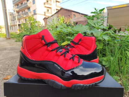 JORDAN 11 Noir et Rouge