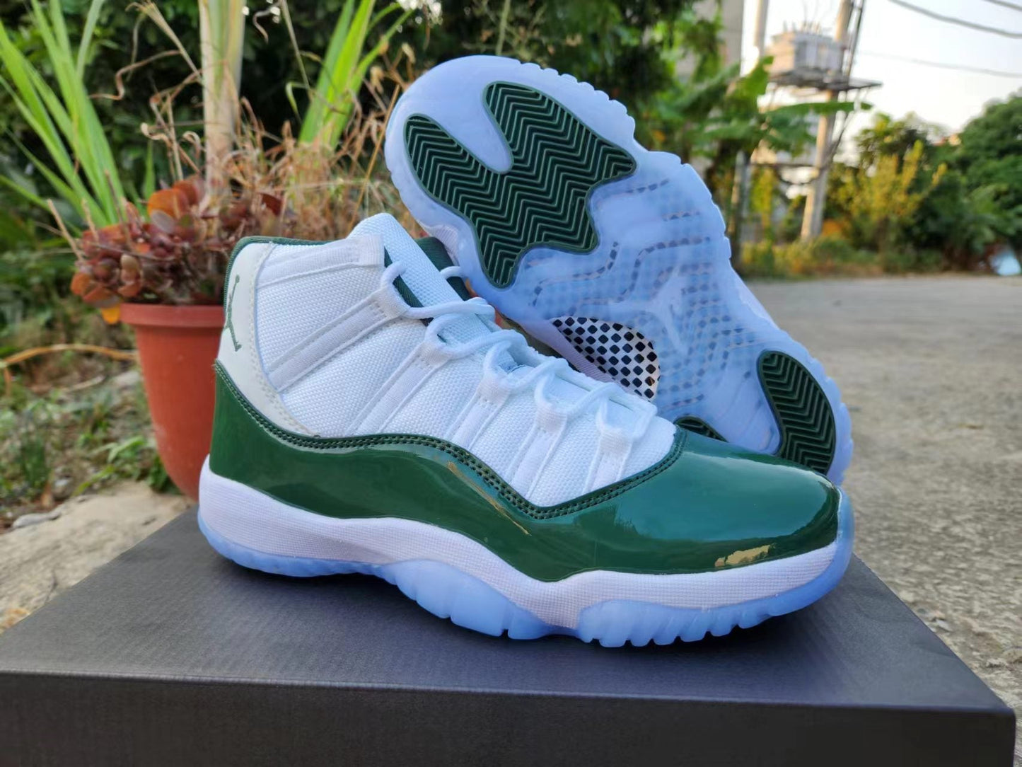 JORDAN 11 Vert et Blanc