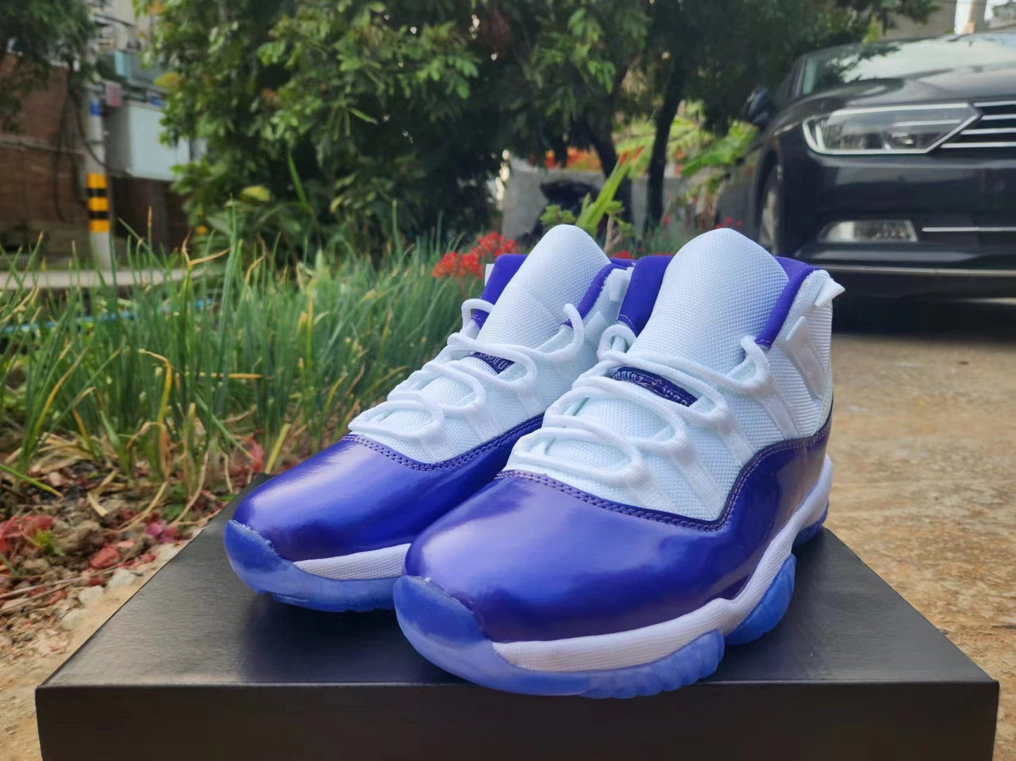 JORDAN 11 Violet et Blanc